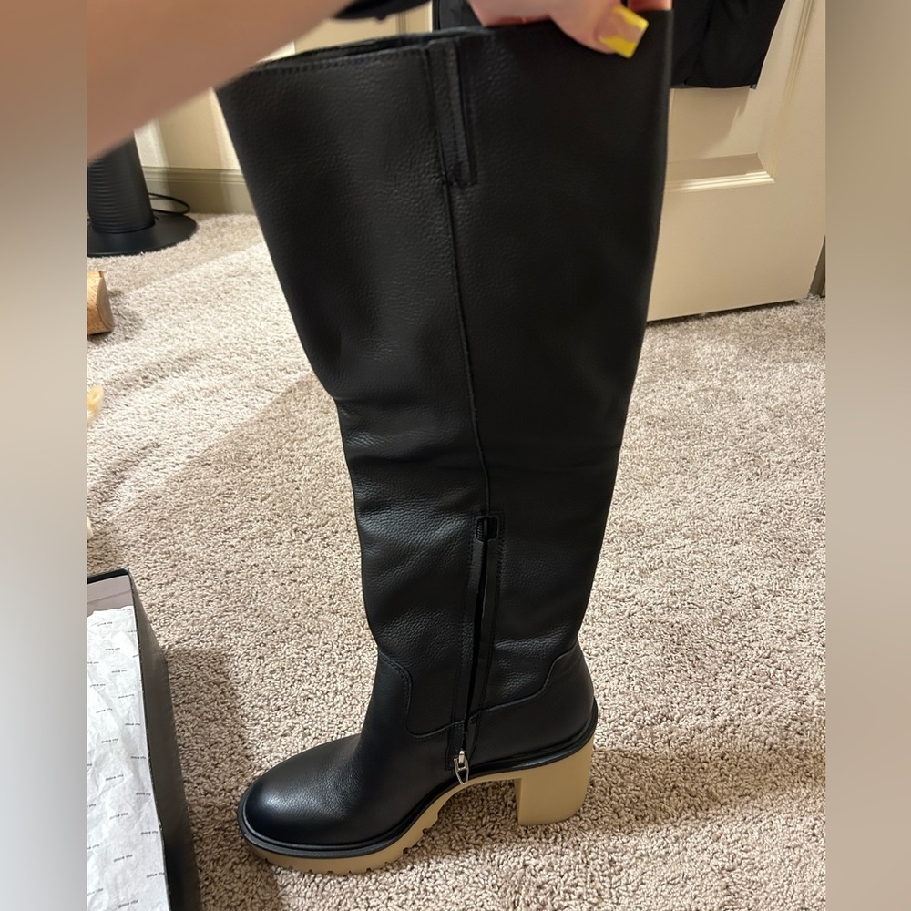 Dolce Vita heeled boots. Black boots. Size 9.